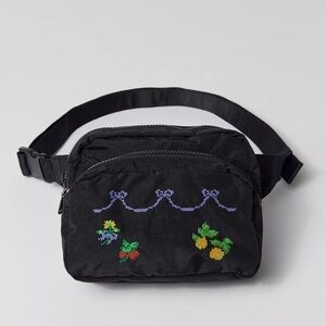 NWT Baggu Cross stitch nylon Fanny Pack / waist bag Black